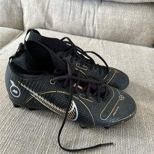 Nike soccer cleats mercurial cleats size 6y